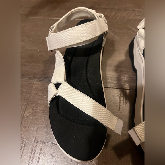 Teva Jadito Universal Comfort Sandal - Picture 6 of 11